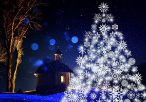 Na obrazku jest kościół i choinka z płatków śniegu.