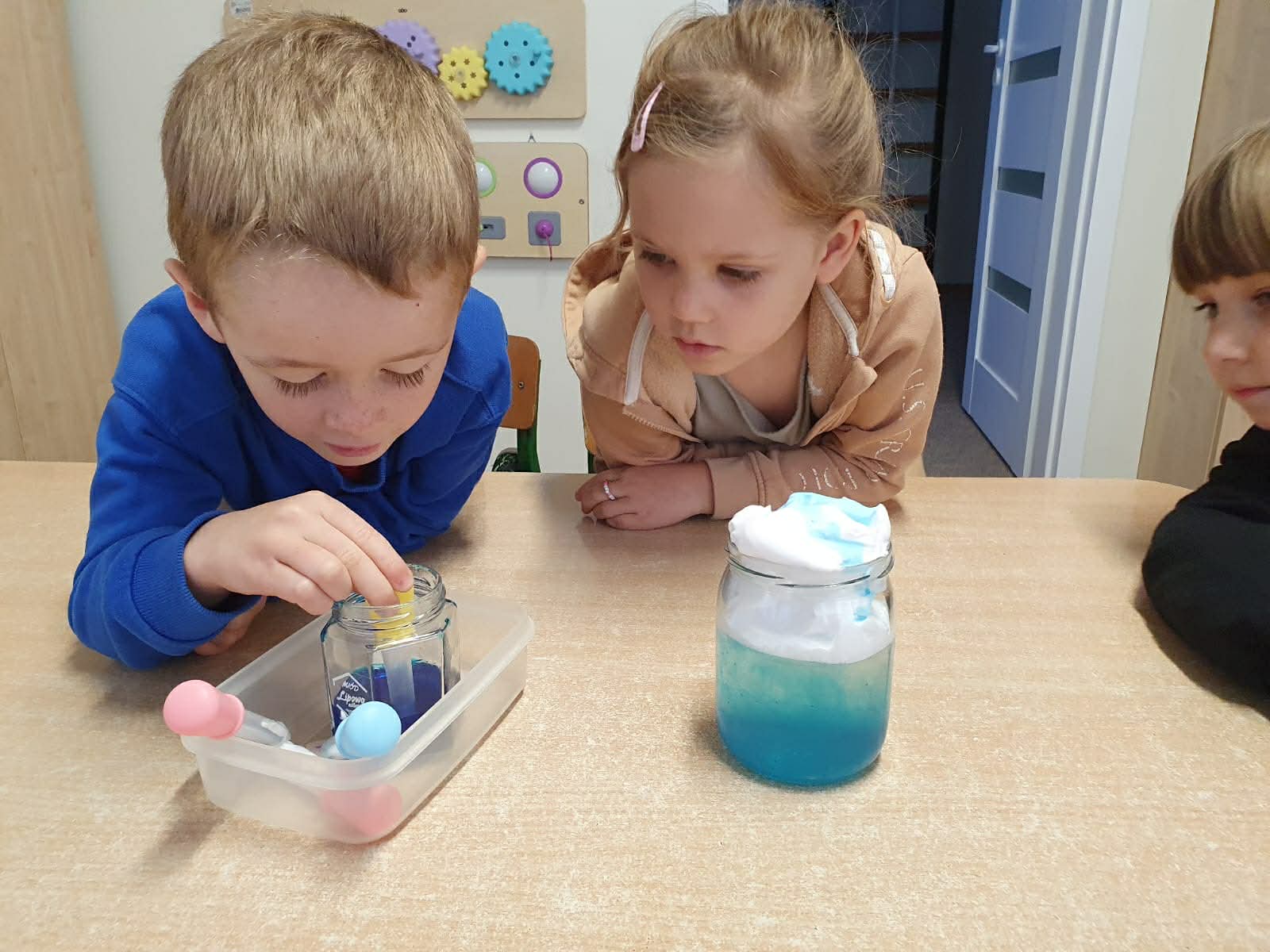 dzieci z eksperymentem