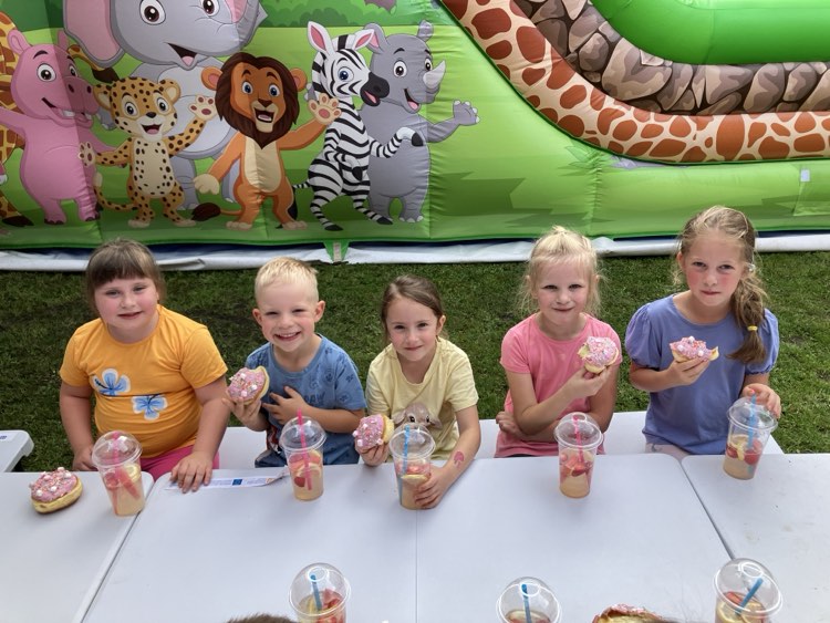 dzieci podczas pikniku
